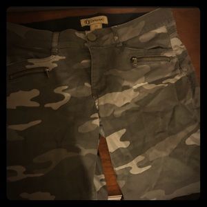 Camo skinny pants